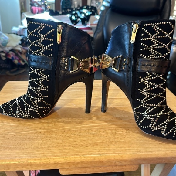 Vintage pair of leather suede and bling boots. Fashion boots. Size 4.​​ - Picture 5 of 8